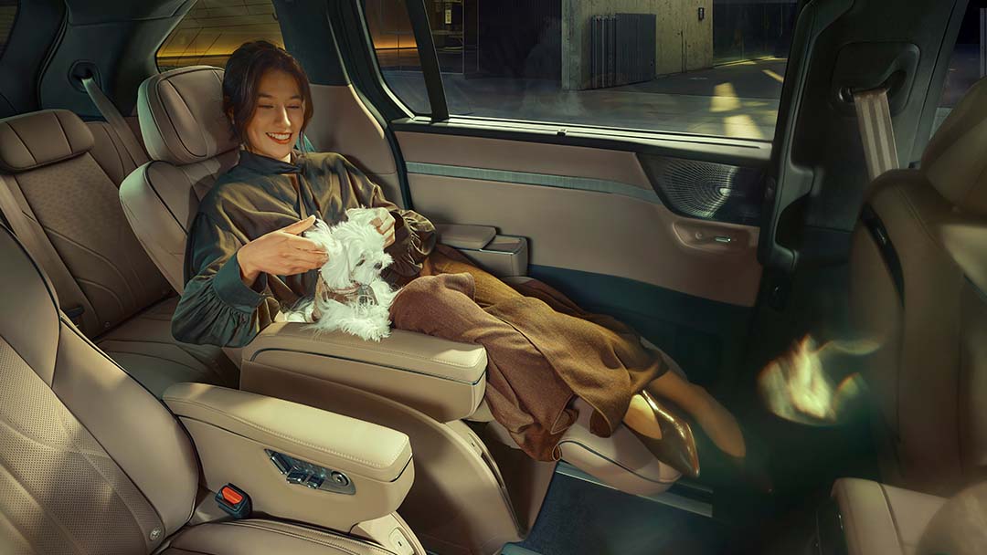X9 - zero gravity seats